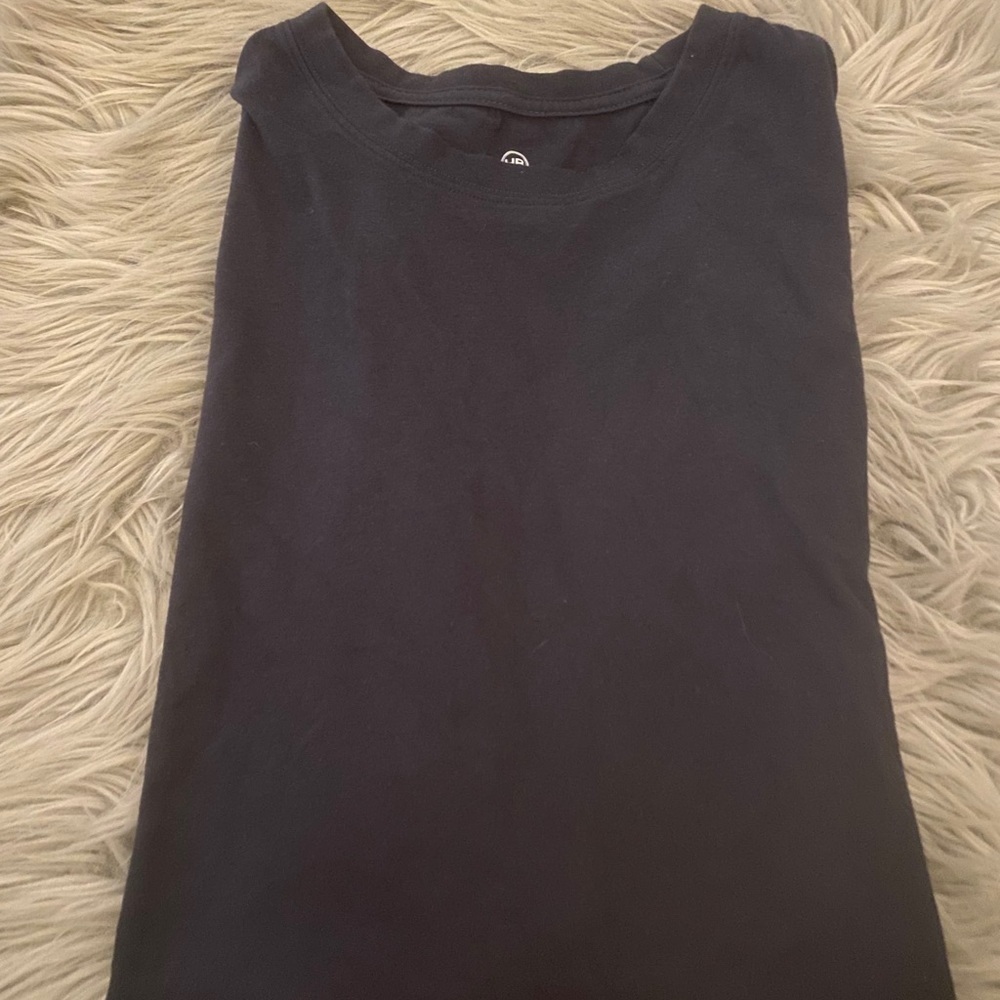 Mans black tee shirt